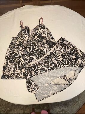 Black & Cream Tropical Print Women's Swim Suit